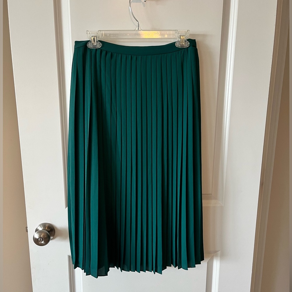 Jewel toned pleated skirt 💐